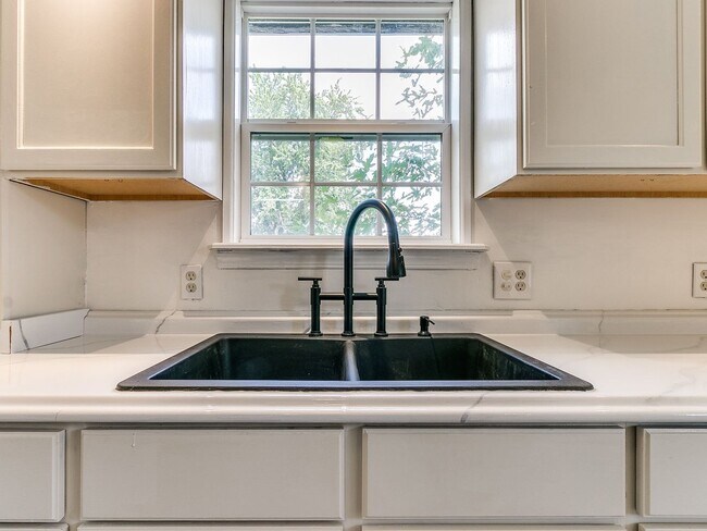 Building Photo - Charming 2 Bedroom Home in Oklahoma City