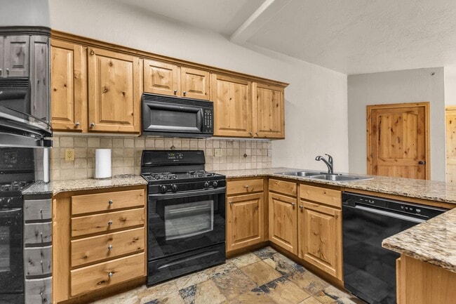 Building Photo - Park City Living Near Kimball Junction with Balcony