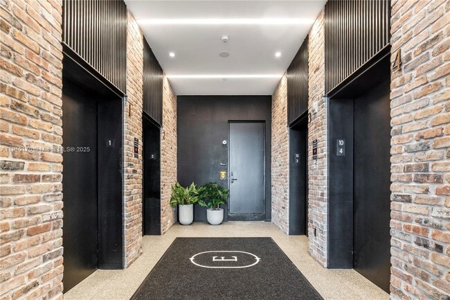 Building Photo - 398 NE 5th St