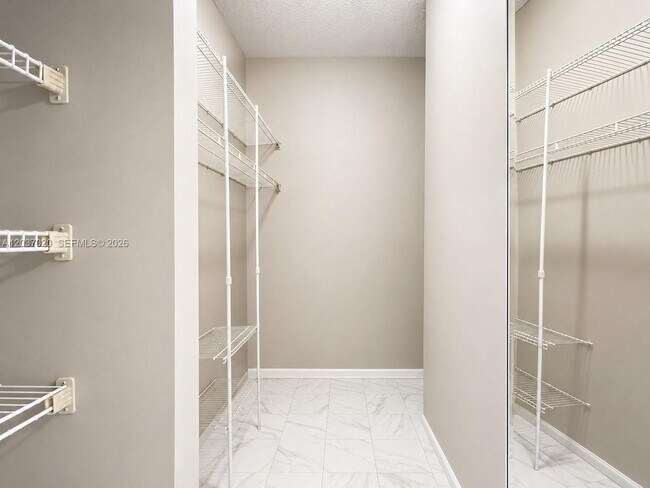 Building Photo - 20505 E Country Club Dr