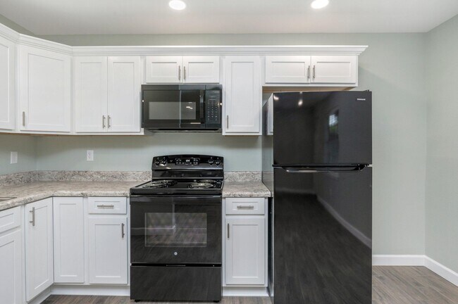 Building Photo - 718 Eglin Pkwy NE