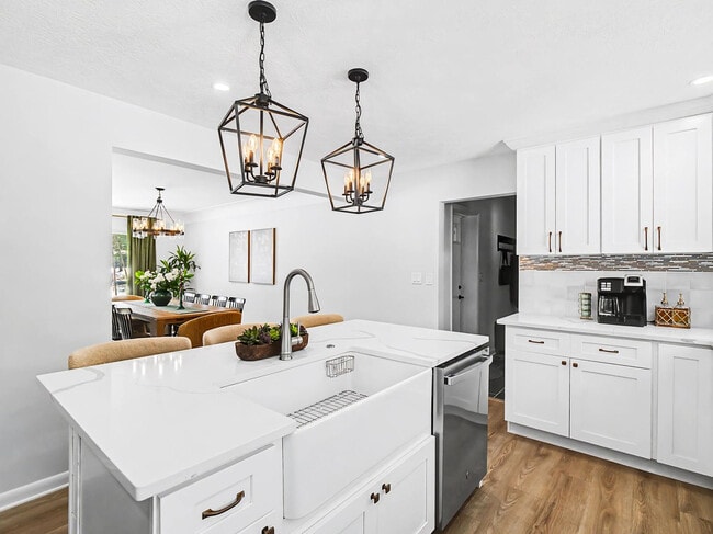 Building Photo - 28649 Jackson Rd