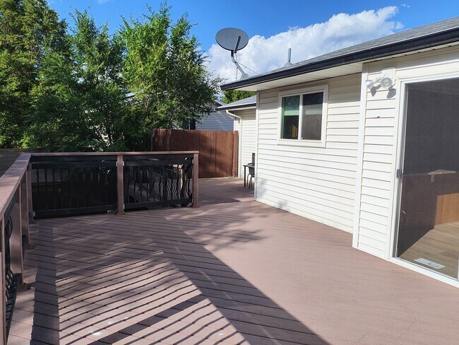 Building Photo - Great 5 Bed 3 Bath Remodeled Home