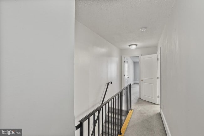 Building Photo - 250 S Highland Ave