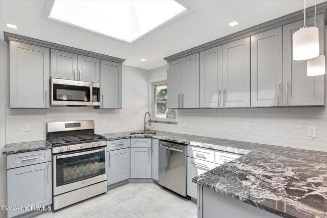 Building Photo - 5 Hilltop Ave