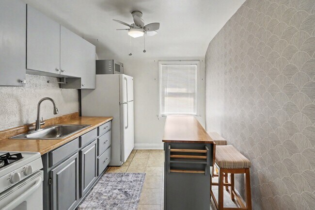 Building Photo - 3219 Taylor Ave