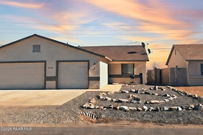 Building Photo - 3133 N Yavapai Rd E