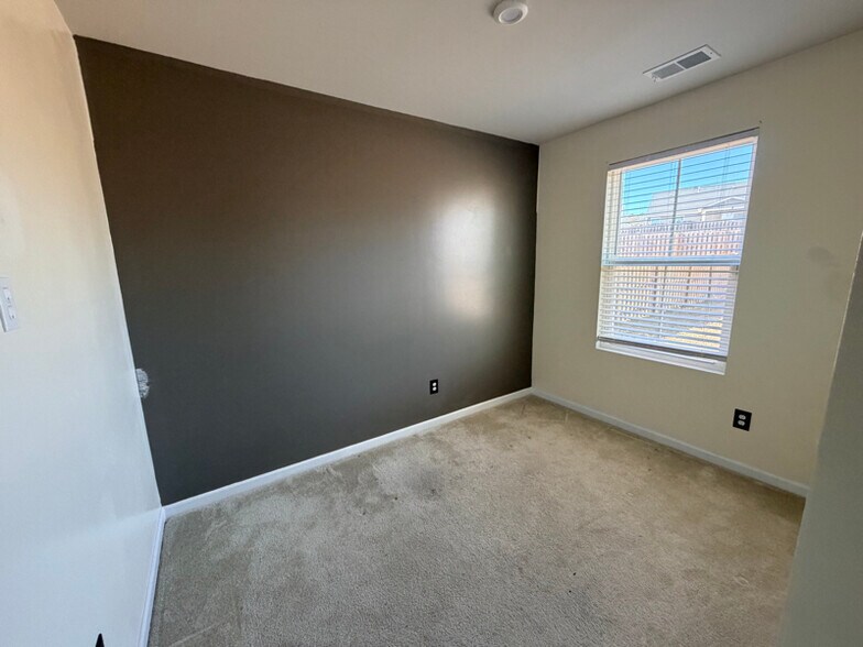 Building Photo - 3012 Blue Brook Ln