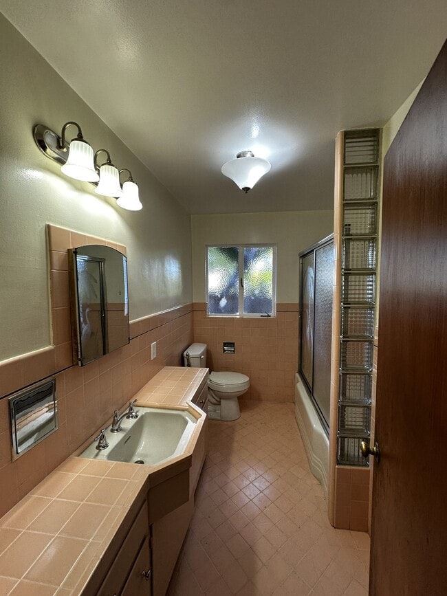 Building Photo - 2036 Braemar Rd
