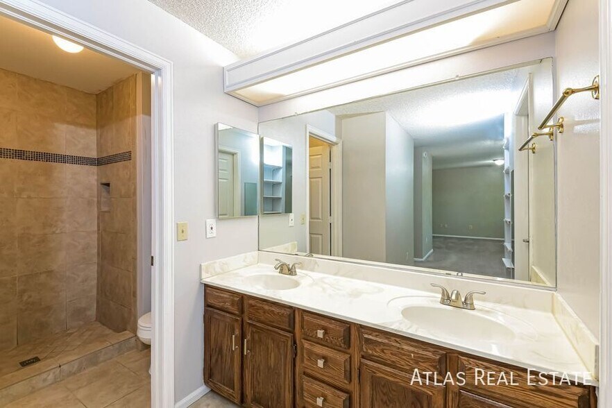 Building Photo - 4497 S Argonne Way