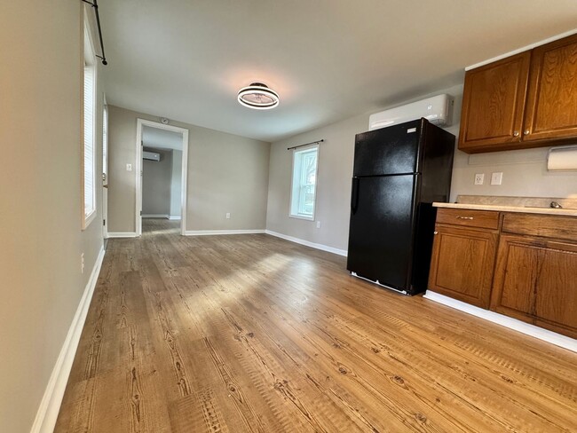 Building Photo - 1 Bed, 1 Bath Home in Sylvan Park