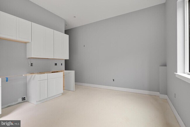 Building Photo - 2119 N Front St