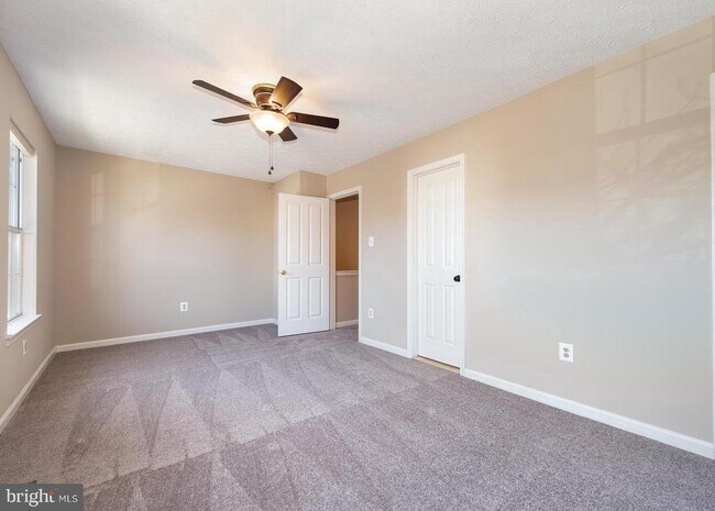 Building Photo - 645 Realm Ct W
