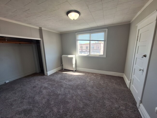 Building Photo - AVAILABLE June 2025 - 3 Bedroom, 1 Bath in...