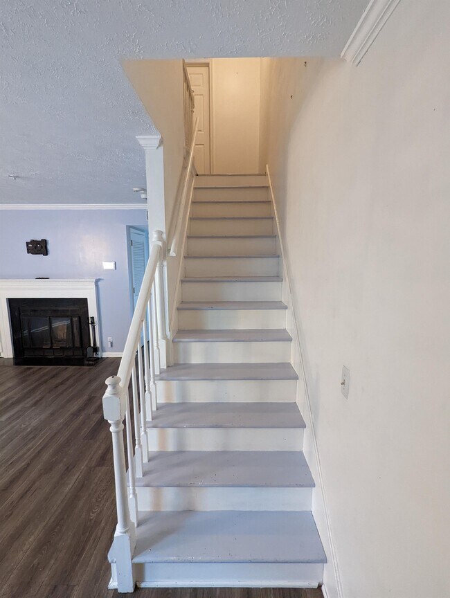 Building Photo - 215 Hickory Forge Dr