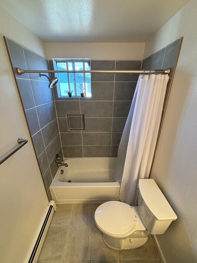 Building Photo - 1718 White Ave