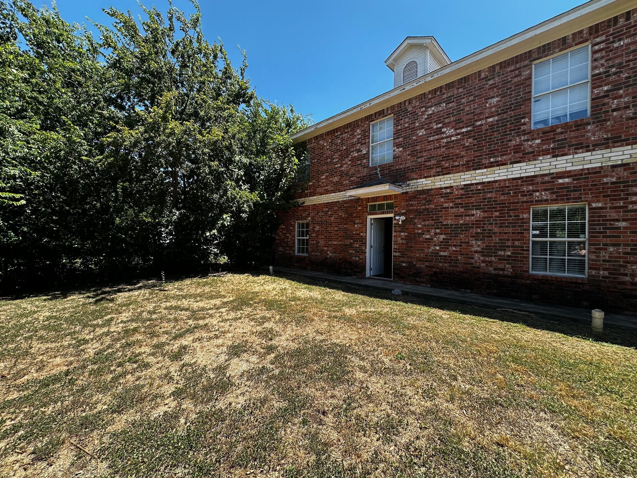 Building Photo - 1613 Bagby Ave