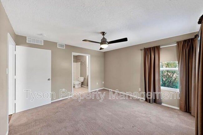 Building Photo - 11204 Miravista Pl SE
