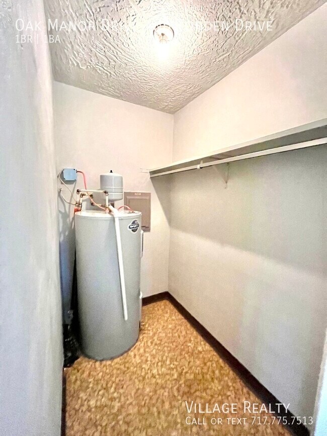 Building Photo - FEW STEPS, No one above or below! Cozy 1-B...