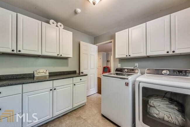 Building Photo - 7585 Spalding Ln