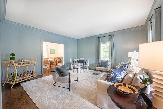 Building Photo - 3211 Circle Oaks Dr SE