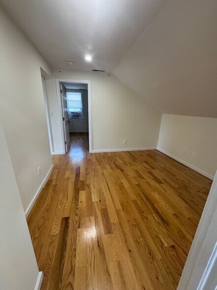 Building Photo - 510 W Main St