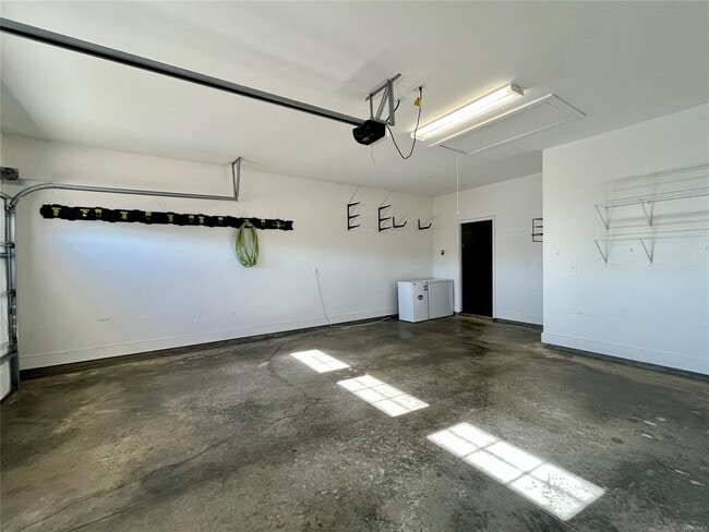 Building Photo - 876 Hedgefield Way