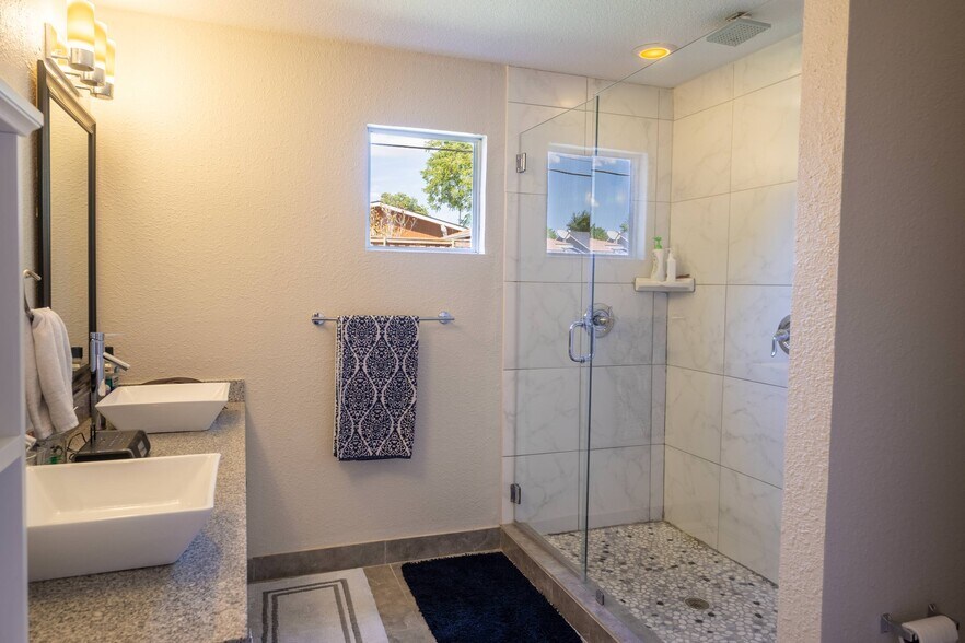 Building Photo - 4731 Wateka Dr