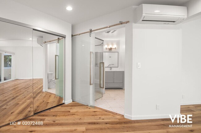 Building Photo - WESTLAKE HILLS- 5 BEDROOMS on a Quiet Street. Walk to everything!!!