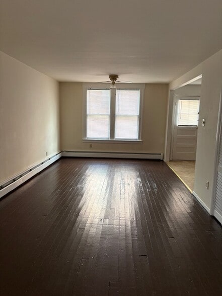 Living room / dining room combined - 485 Valley St