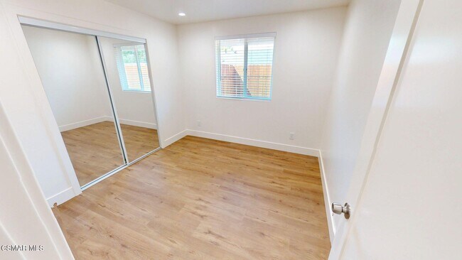 Building Photo - 936 Calle Pensamiento