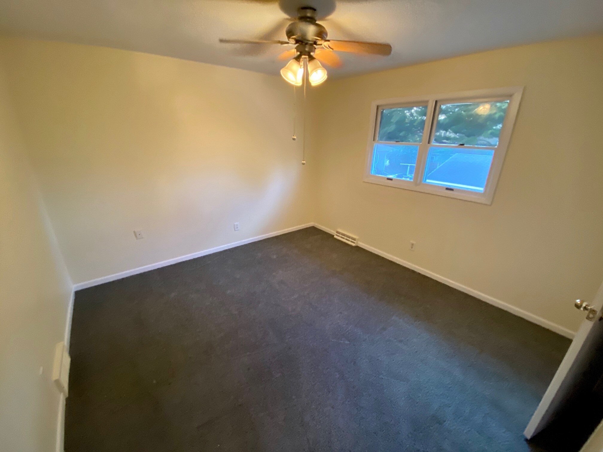 Building Photo - 3152 Losey Blvd S