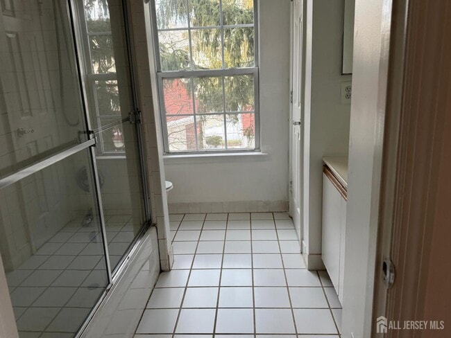 Building Photo - 5 Edinburgh Ct