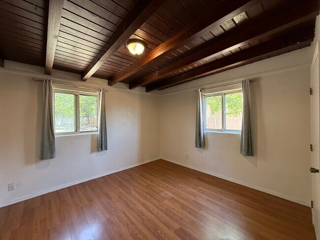 Building Photo - 2834 Montclaire Dr NE