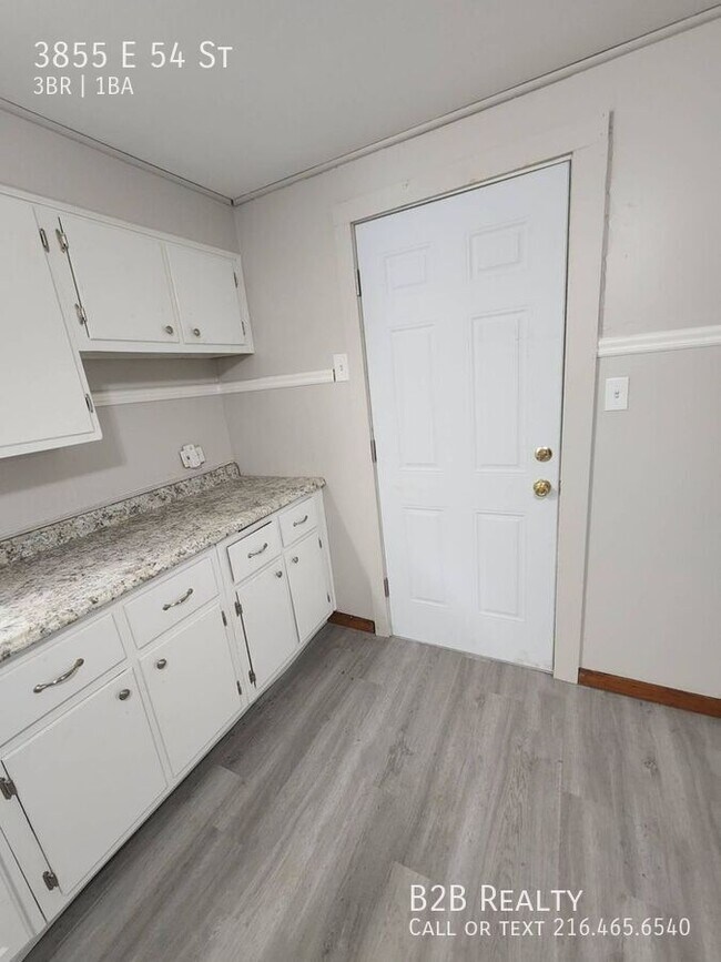 Building Photo - 3855 E 54th St