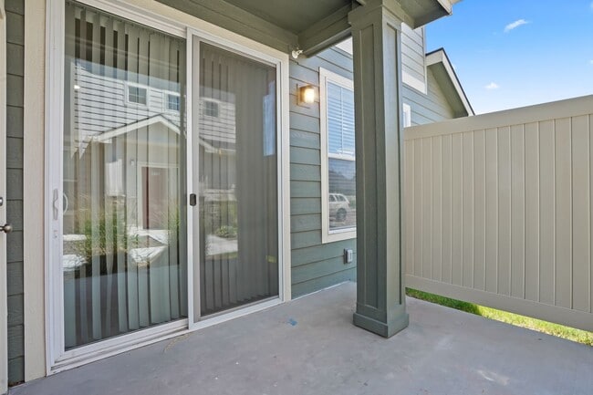 Building Photo - Beautiful Home in Garden City!