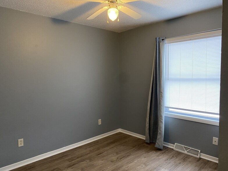 Building Photo - 724 9th St