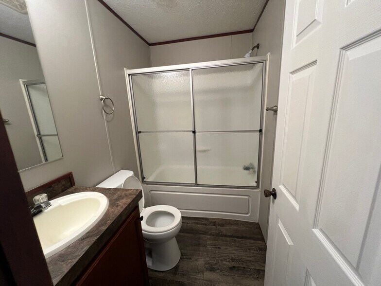 Building Photo - 213 Peach St