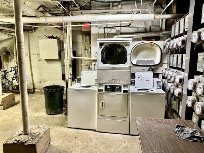 Building Photo - 48 Strathmore Rd