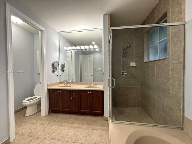 Building Photo - 2841 Poinciana Cir