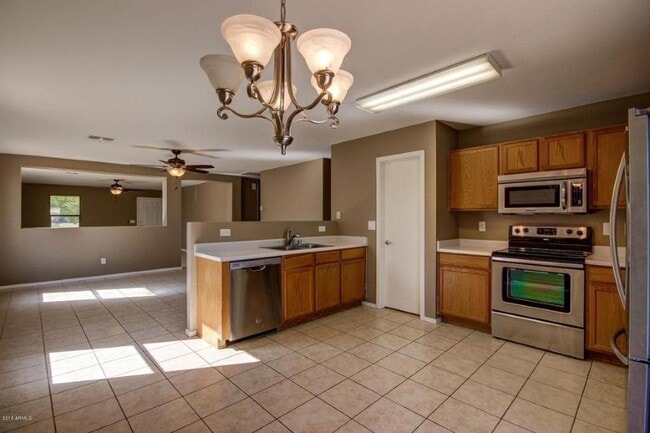 Building Photo - 11824 W Dahlia Dr