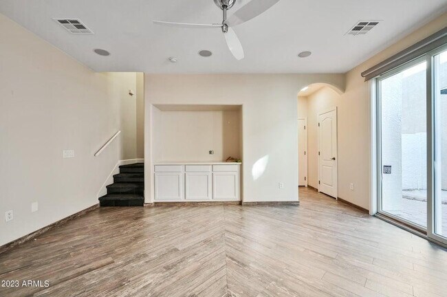 Building Photo - 3853 E Sabra Ln