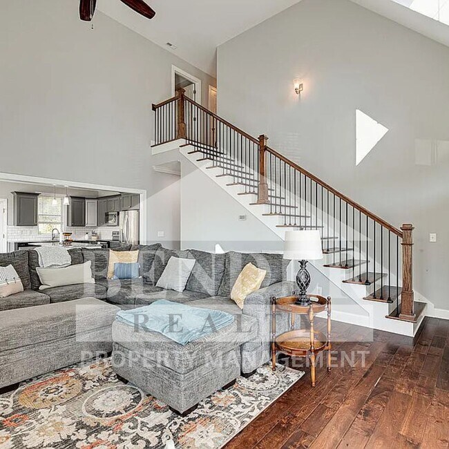 Building Photo - Beautiful Like New Home in Ooltewah