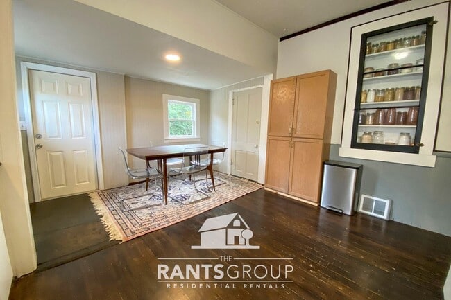 Building Photo - Charming historical home in Tenino!