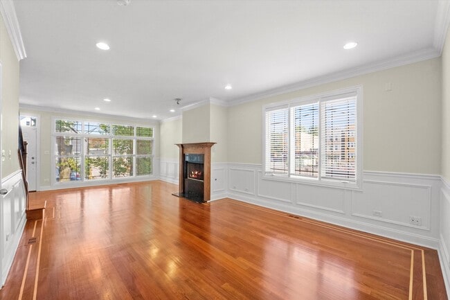 Building Photo - 2415 W Palmer St