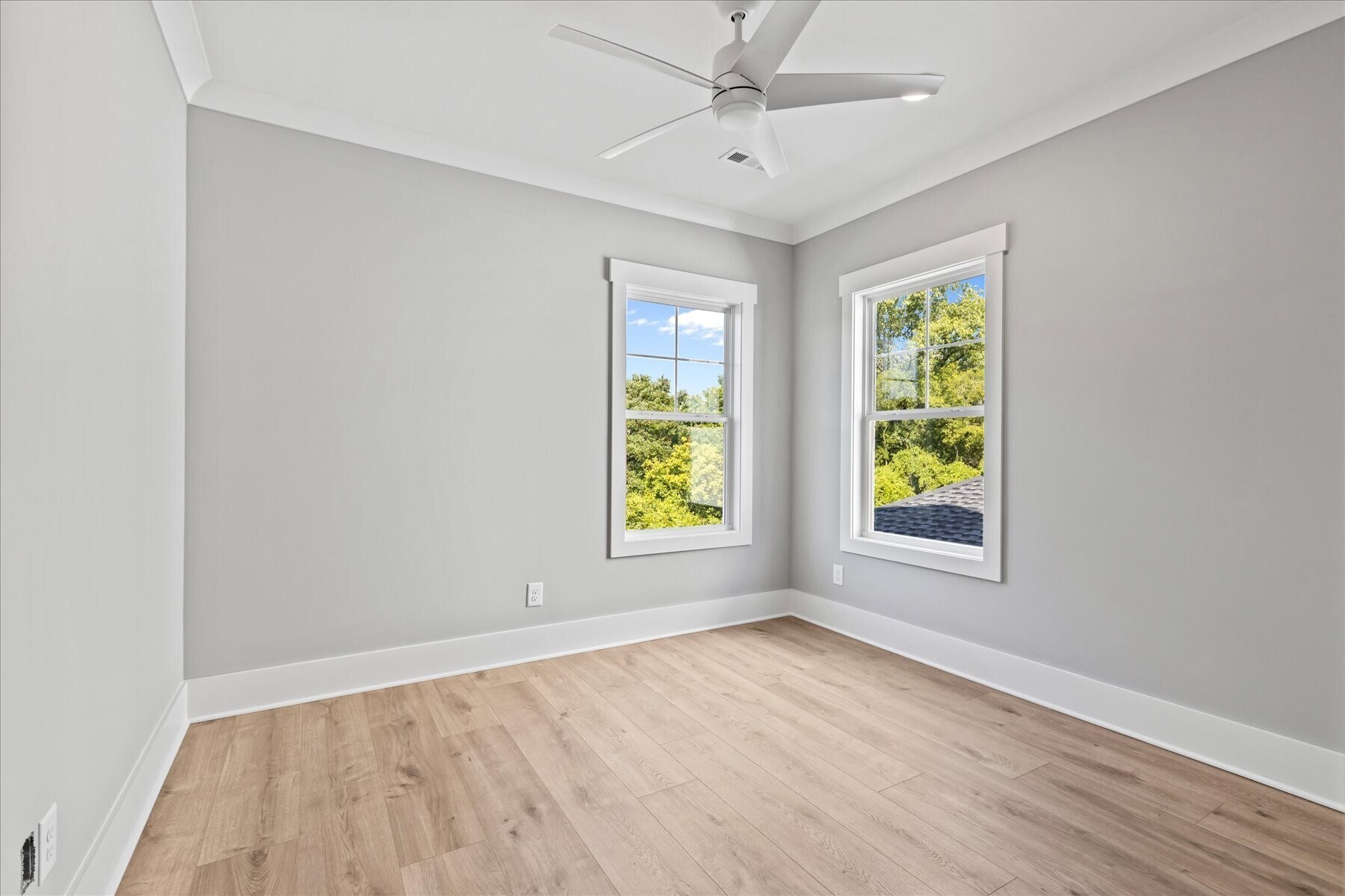 Building Photo - 321 Old Shackle Island Rd