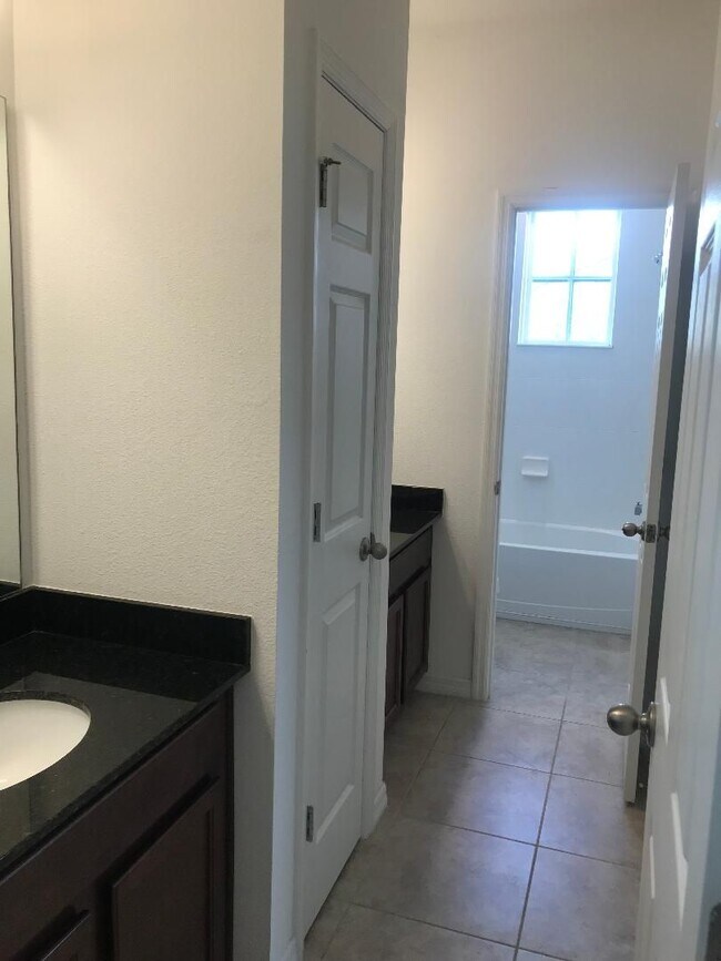 Building Photo - 12886 Westside Vlg Lp