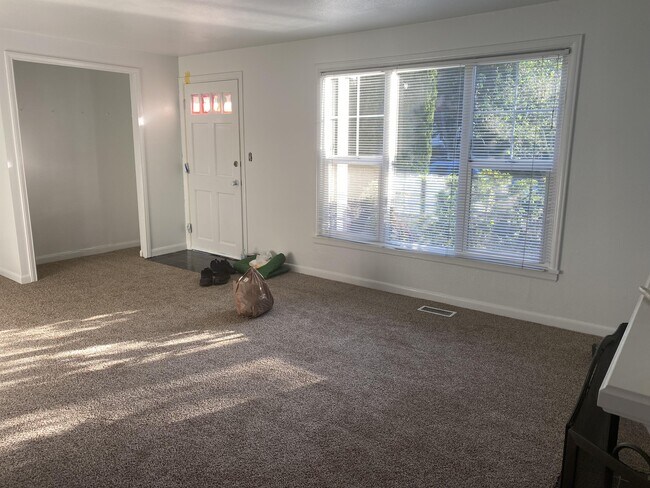 Building Photo - 5621 Fauntleroy Way SW