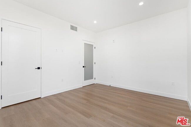 Building Photo - 160 Chestnut St