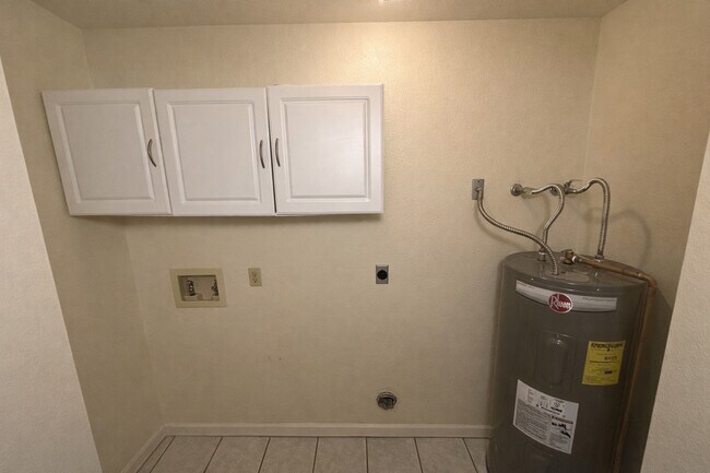 Building Photo - 784 W 37th St